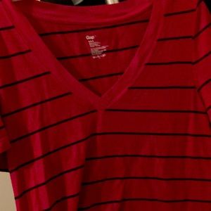 Gap v neck tee